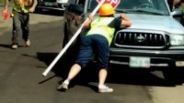 作業員をボンネットに乗せたまま走行…　超危険行為に騒然　医学院生惨殺の謎にも迫る『衝撃ファイル』13日放送