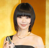 「趣里、父・水谷豊と笑顔で2ショット「とてもいい時間でした」」の画像1