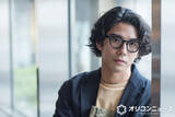 「賀来賢人、下積み時代の“愛用バッグ”はコンビニ袋？「単純にお金がないからあれを…」　俳優仲間・仲里依紗が明かす」の画像1
