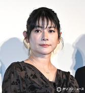 真木よう子、ワンピースで艶やかに　夜間中学の先生役の役作りで「見学に行かせていただいた」