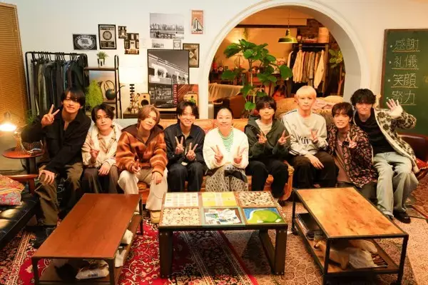 timelesz、せんべいを“ギュッ”と　いとうあさこ「まだ食べたい、ずっと目で追いかけちゃう」