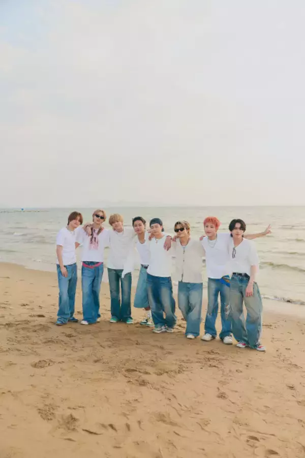 MAZZEL、パタヤの海での“幸福”写真公開　「まぜべや」裏話などインタビューも