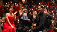 長澤まさみ、インフルエンザで欠席も顔パネルで登壇　柄本佑がメッセージ代読【第31回釜山国際映画祭】