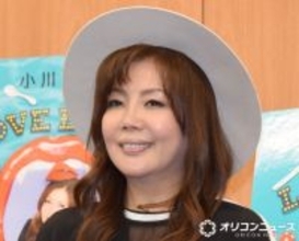 小川菜摘、自宅を彩る“ピンクのクリスマスツリー”を公開「可愛くておしゃれ」「ホテルのロビーみたい」