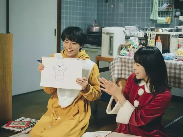 高杉真宙が“トナカイ姿”で子どもたちに読み聞かせ　伊藤万理華はサンタに　映画『架空の犬と嘘をつく猫』心温まる本編映像