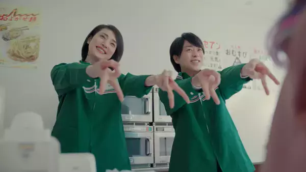 櫻井翔＆相葉雅紀、朝のルーティーン語る　セブン‐イレブン新CMではギャルピースも