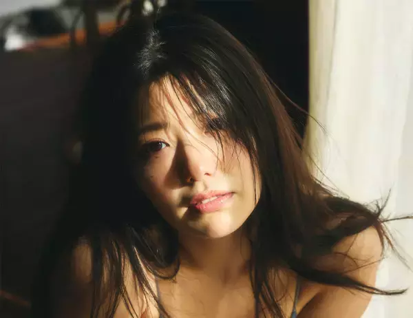 会社員から理系大学生と紆余曲折のグラドル・山田かな、身長167cmの艶っぽい美ボディで魅せる