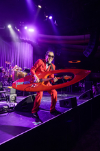 海外で大ブレイク中のギタリスト・高中正義、ワールドツアーから大熱狂LA公演の模様をWOWOW独占放送・配信