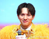 「M!LK吉田仁人、フォーマルな黒スーツ×ネクタイ姿に反響　故郷・霧島市の“大使”に就任「ビジュが良すぎる」「メロすぎて気を失うかと」」の画像1