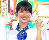 「山本里菜、自然の中で開放感たっぷり　“水着解禁”1stフォトブックのオフショット公開」の画像1