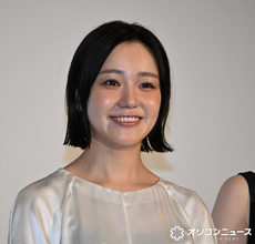 奈緒、ボコボコメイクで満面の笑み　吉岡里帆が撮影秘話「めっちゃカワイイ写真があって」