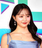 「森香澄、デコルテラインを大胆に　淡いブルーのドレスでレッドカーペット」の画像1