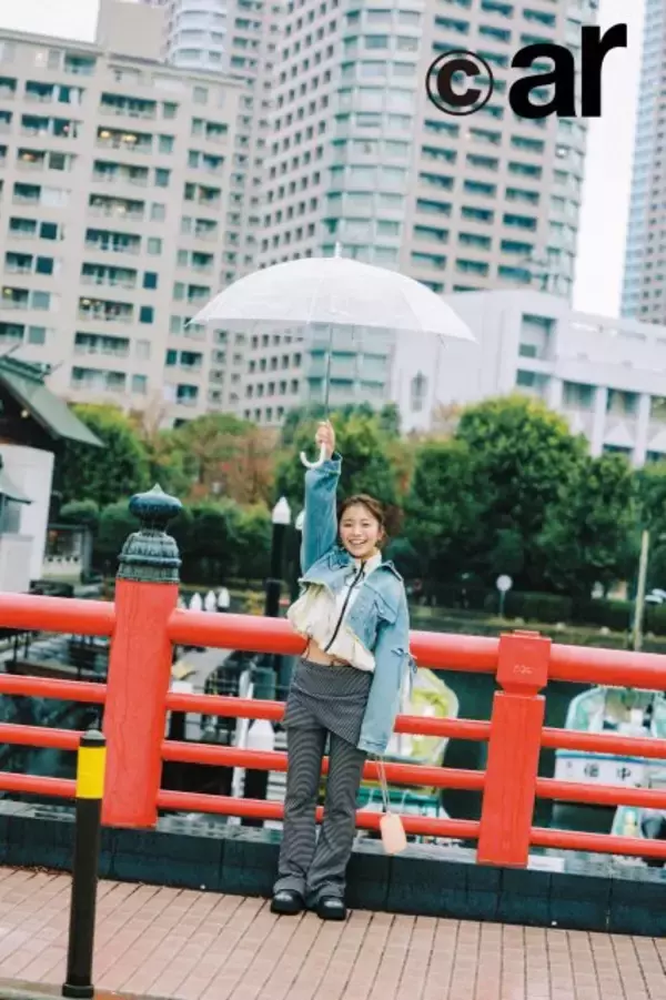 大原優乃、引き締まった腹筋ちらり　ドキドキ必至の衣装で魅せる