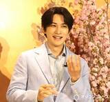 「町田啓太、お酒の楽しみ方は”仕事終わりのご褒美”　友人たちとの食事の席でプレゼント明かす」の画像1