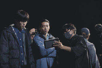 板垣李光人ら出演『口に関するアンケート』　墓地でリハ後に異変!?　西山智樹は首の痛みでMRI検査へ