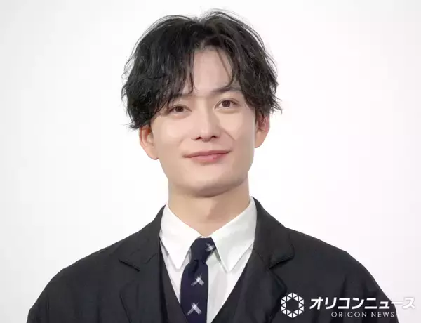 岡田将生、迫力ある劇中から一転　撮影現場で見せた“ギャップ全開”オフショット『殺し屋たちの店2』共演者らが公開