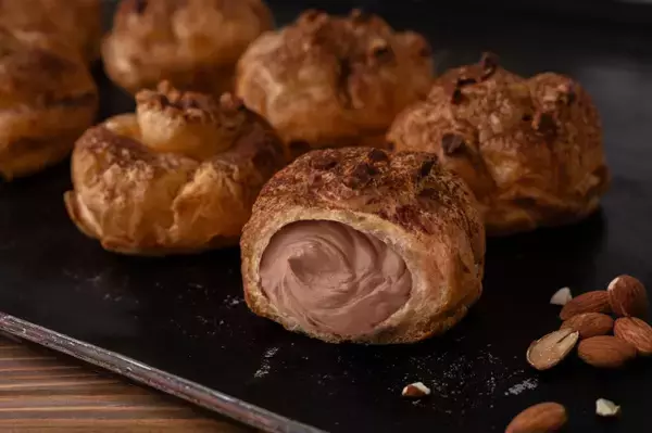 ビアードパパ『生チョコシュー』が2月限定で復活　まるで“生チョコ”な濃厚クリームがぎっしり