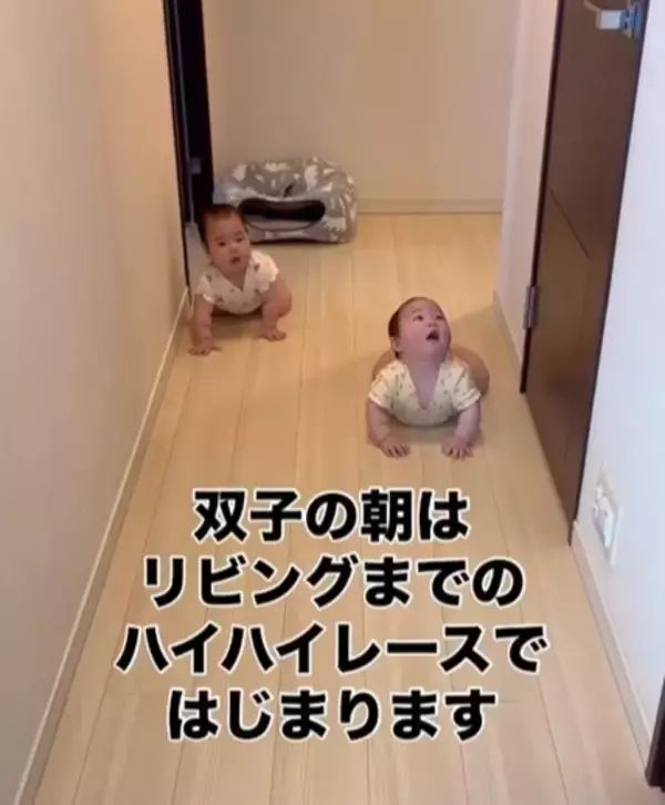 「最後はおいでおいでーって…」気にかける兄とマイペースな妹、毎朝恒例の双子ハイハイレースに1.8万いいね