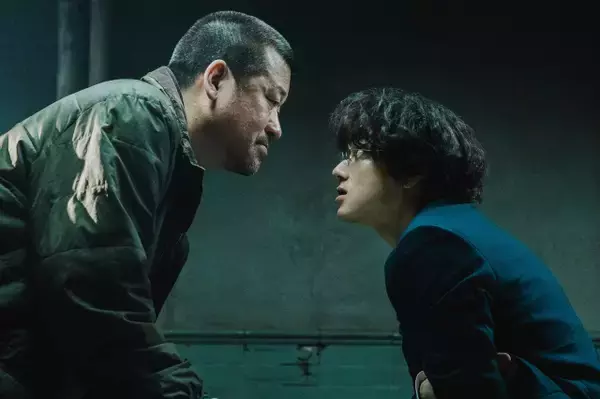 映画『爆弾』公開4週目で興行収入20億円突破　口コミ爆発でロングヒットに