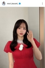 森香澄、クリスマスカラーのサンタ風ドレスでちいかわ達とポーズ「幸せそう」「4人目のちいかわ姫」「赤もお似合い」