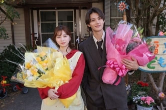 『ESCAPE』桜田ひより＆佐野勇斗、万感のクランクアップ「とても幸せな時間でした」　写真が最終話の“ヒント”に