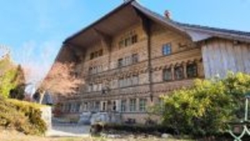 世界的巨匠と34歳差結婚した日本人妻、スイスの大邸宅を公開　テニスコート約76面分で部屋数は47部屋