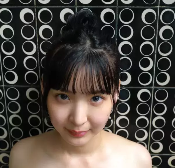 吉本興業所属・山﨑おしるこ、グラビア初挑戦で美ボディを大胆披露　初デジタル写真集「こんな機会は確かに一生ないんで」