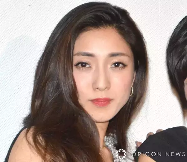 長渕剛の娘・文音、“手編みセーター”披露　編み物の腕前に反響「これ編んだの？職人技やな！」「上手」