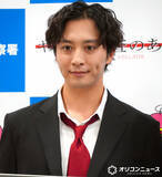 「渡部秀、13歳下・齋藤璃佑の“おじさんイジり”に反撃「最近足向けて寝てる」」の画像1