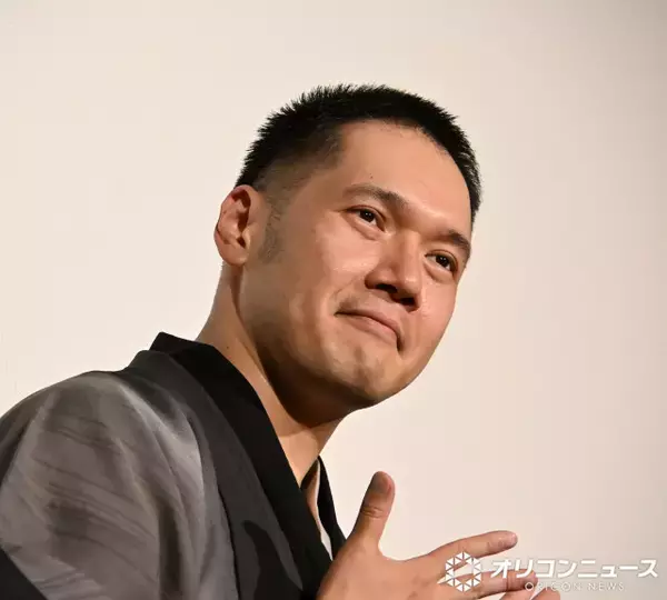 神田伯山、借金500万円を明かす「お金の重要性を感じている」　『おさるのジョージ』著者のドキュメンタリー監督と心境重ねる