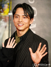 満島真之介、沖縄弁のあいさつをセルフ通訳「通訳いないんでね」 “登壇者＆通訳”の1人2役