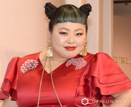 渡辺直美、カジノ仕様に改造した“爪”が話題「お尻も拭きやすい！」　正月に芸人仲間と韓国滞在「斬新w」「ハウルの動く城みたい」