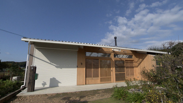 築40年の倉庫をリノベーションした家、土間が3分の1占める斬新な造り【住人十色】