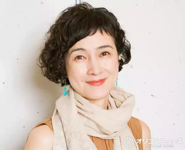 「まだ暑い日が続いていますが…」安田成美、“手編み”の新作ハンドメイド披露「なるさん、器用！」「色合いのセンスも良くて可愛らしい」