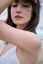 藤井サチ、ふんわり美ボディ＆妖艶な入浴ショットも…　初フォト＆スタイルブックに意欲「『これ大丈夫!?』って自分で焦るくらい全力で挑みました」