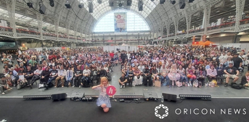 あかせあかり、ロンドンで初ライブ　制服コスプレ姿でアニソン披露