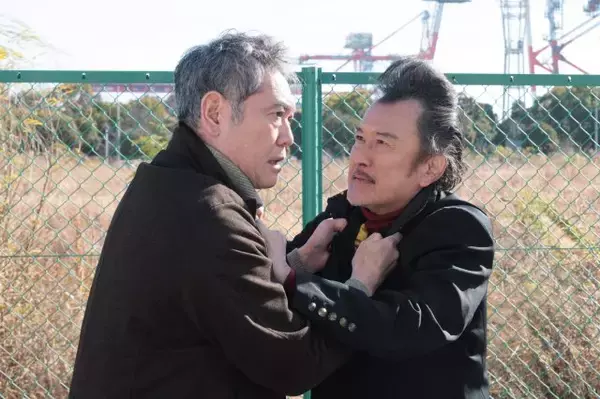 吉田鋼太郎、リーゼント＆学ラン姿で“タイマン”　宿命のライバル演じた杉本哲太は「恥ずかしいやら懐かしいやら…」