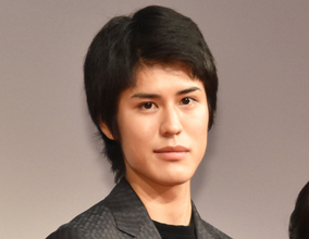 寛一郎、母の“職業”明かす「もともと…」　父は佐藤浩市