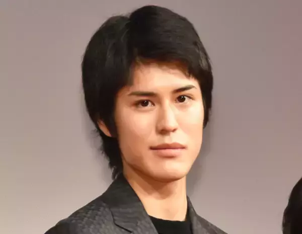 寛一郎、母の“職業”明かす「もともと…」　父は佐藤浩市