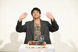 「山田裕貴、映画『爆弾』興収25億円突破に感謝も「まだまだ足りない」　サプライズケーキに警戒するあまり“プチ”ハプニング」の画像1