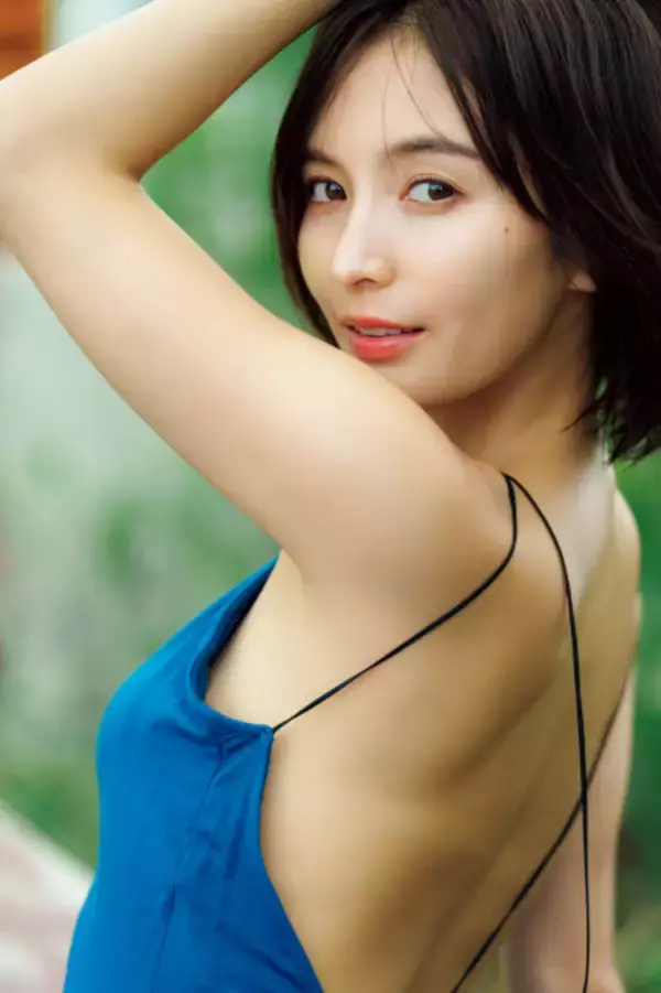 「かわいすぎるビールの売り子」ほのか、4年ぶりグラビアで色気放つ