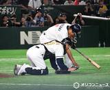 「達川光男、伝説のコンタクト探しを再現　“変則”バース・掛布・岡田も実現　『サントリードリームマッチ2026』」の画像1