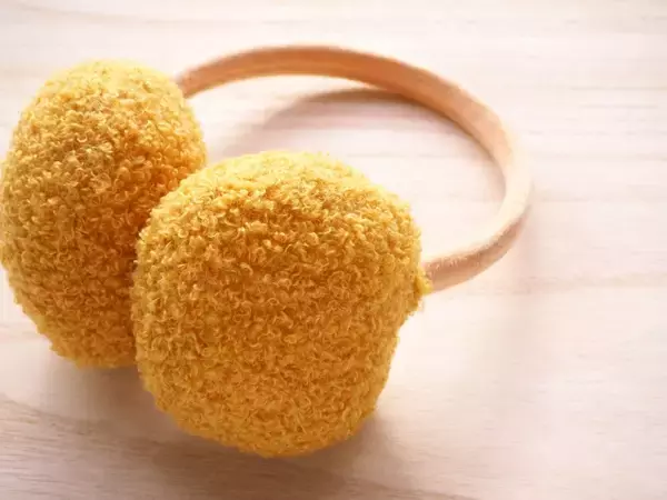 「顔まわりを温めるとぽかぽかに」「凍える風をかわいくシャットアウト」“耳から守る”冬の防寒術
