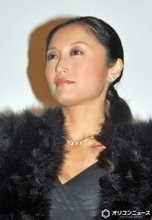 51歳・井上晴美、“26年ぶり”のグラビアショット公開「超セクシー」「色っぽい」