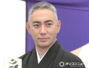 市川團十郎、自宅に飾ったクリスマスツリーを公開「大きくて綺麗ですね」「家族で飾り付け楽しいね」