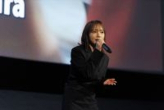 齊藤京子、主演映画『恋愛裁判』パリで先行上映　劇中歌を生歌唱「アイドルに戻ったような気持ちに」