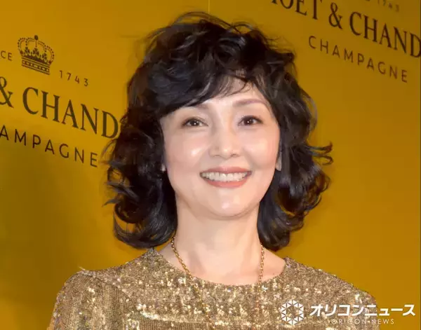 南果歩「女性初の」　大護摩祈祷での鮮やかな着物姿を公開　華麗な着こなしに絶賛する声「お美しい」「素敵過ぎます！」