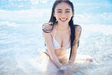 「乃木坂46川崎桜1st写真集、初のビキニショット解禁　弾ける笑顔で波と戯れる」の画像1