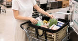 「「袋詰めしなくてラクだった」“自分専用の買い物かご”　まとめ買い派が使い始めているワケ」の画像1