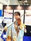 「ミス日本「水の天使」志村美帆、シンガポール国際水週間SIWW2026に登場　振袖姿とヴァイオリン演奏、英語力で海外のビジネスマンに日本の水技術をPR」の画像1